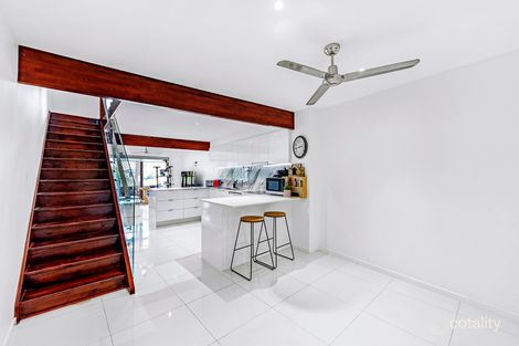 Property photo of 3/45 Hooker Boulevard Broadbeach Waters QLD 4218
