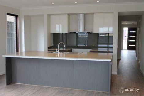 Property photo of 40 Bonnington Boulevard Clyde North VIC 3978