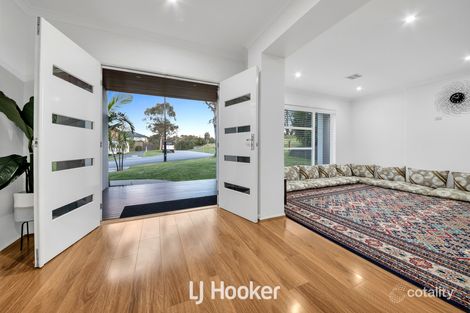Property photo of 15 McGarvie Drive Cranbourne North VIC 3977