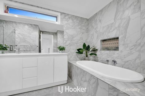 Property photo of 15 McGarvie Drive Cranbourne North VIC 3977