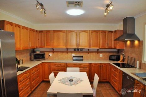 28 Gardenia Cres, Morphett Vale, SA 5162