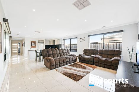 Property photo of 33 Fieldstone Crescent Cranbourne North VIC 3977
