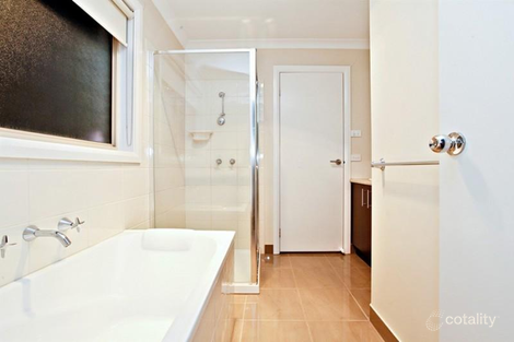 Property photo of 38 Hatchlands Drive Deer Park VIC 3023