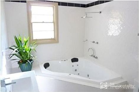 Property photo of 24 Dawson Street Bairnsdale VIC 3875