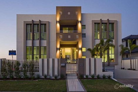 18 Royal Albert Cres, Paradise Point, QLD 4216