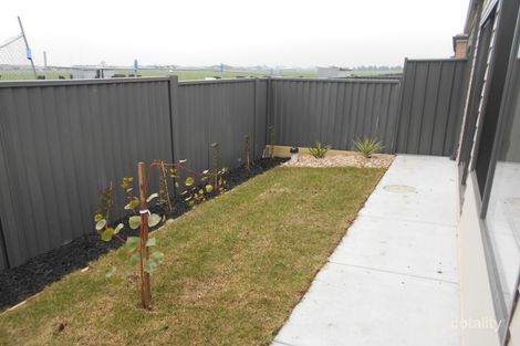 Property photo of 11 Artfield Street Cranbourne East VIC 3977