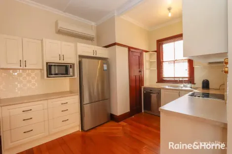 Property photo of 181 Brilliant Street Bathurst NSW 2795