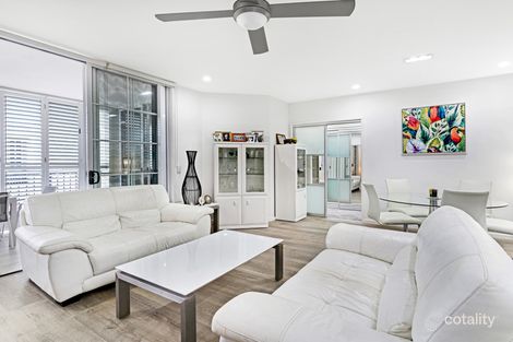 Property photo of 2035/3029 The Boulevarde Carrara QLD 4211