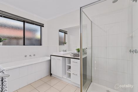 Property photo of 4 Kumara Circuit South Morang VIC 3752