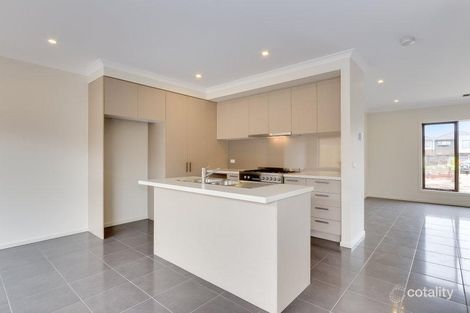 Property photo of 11/9 Village Way Pakenham VIC 3810