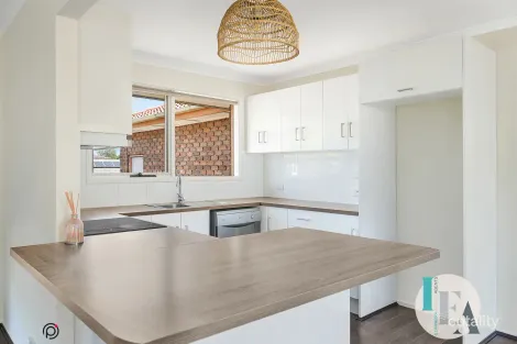 Property photo of 31 Tarra Crescent Oak Flats NSW 2529