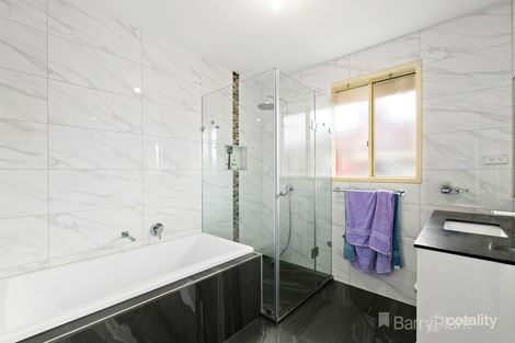 Property photo of 15 Michaelia Close Cranbourne West VIC 3977