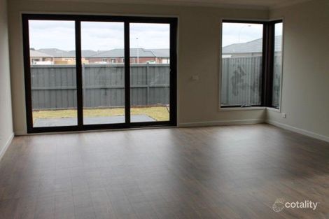 Property photo of 40 Bonnington Boulevard Clyde North VIC 3978