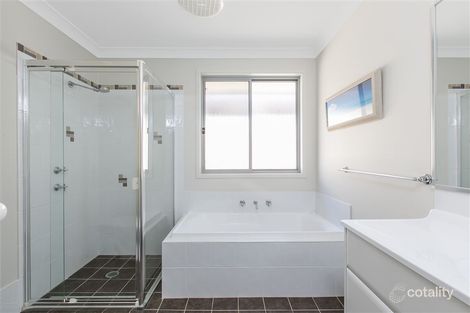 Property photo of 14 Loddon Circuit Albion Park NSW 2527