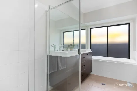 Property photo of 9 Kariba Close Macquarie Hills NSW 2285