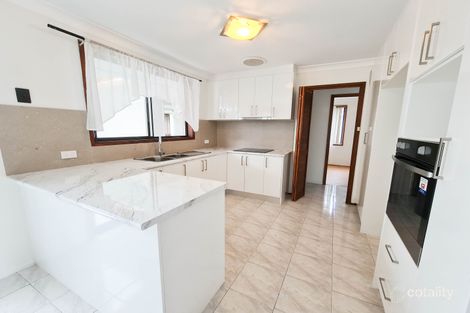 Property photo of 39 Buranda Crescent St Johns Park NSW 2176