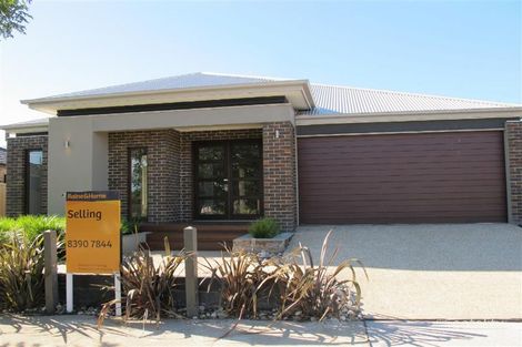 36 Clementson Dr, Caroline Springs, VIC 3023