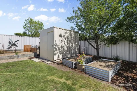 Property photo of 34 Franklin Drive Estella NSW 2650