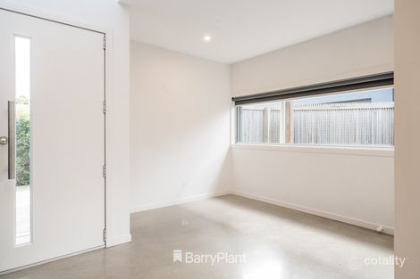 2/54 Buckingham Rd, Newtown, VIC 3220