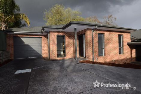 2/17 Greenville St, Mooroolbark, VIC 3138