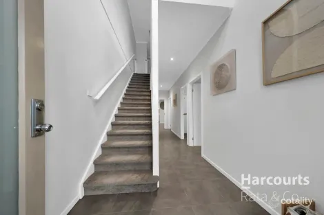 Property photo of 31 Cottage Boulevard Epping VIC 3076