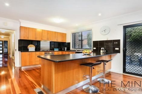 Property photo of 14 Water Pepper Court South Morang VIC 3752