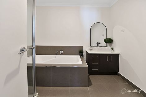 Property photo of 33 Duranta Drive Gowanbrae VIC 3043