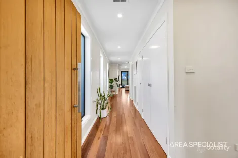 Property photo of 14 Nanton Close Lara VIC 3212