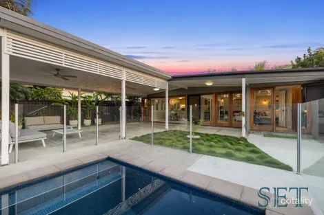 9 Lowanna St, Kenmore, QLD 4069