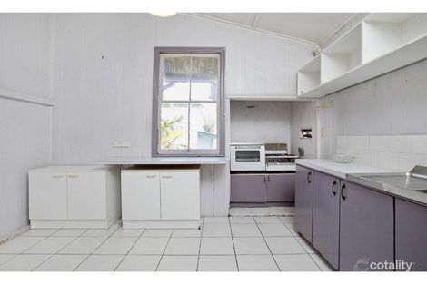 Property photo of 30 Maynard Street Woolloongabba QLD 4102