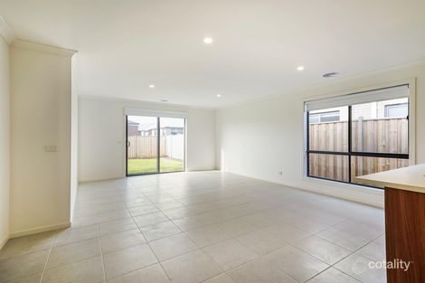 25 Trent Cres, Charlemont, VIC 3217