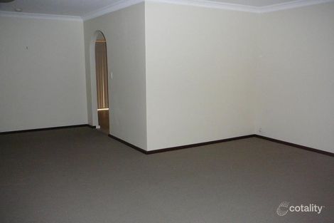 52 Dealy Cl, Cannington, WA 6107