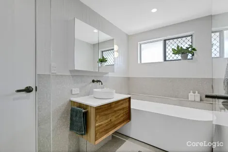 Property photo of 8 Setonhall Court Sippy Downs QLD 4556