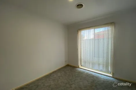 Property photo of 18 Masterton Place Cranbourne East VIC 3977