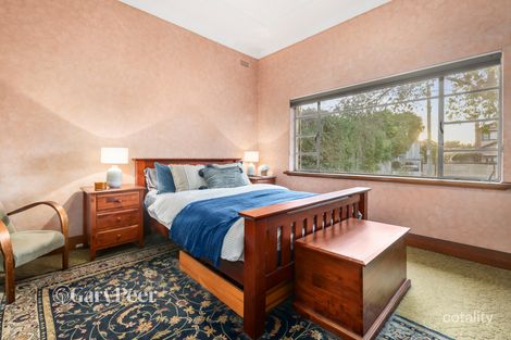 Property photo of 30 Cairnes Grove Bentleigh VIC 3204