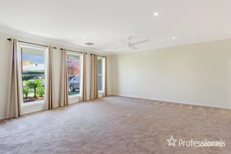 Property photo of 4/3 Bogong Crescent Tatton NSW 2650