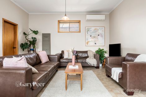 Property photo of 30 Cairnes Grove Bentleigh VIC 3204