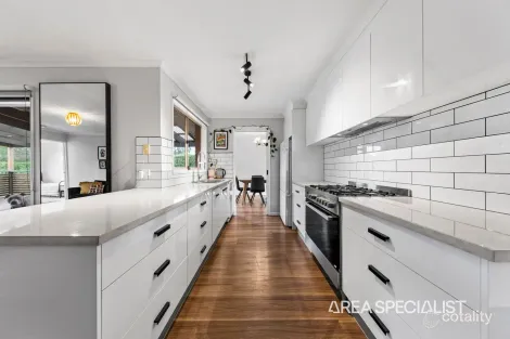 Property photo of 17 Mikkell Court Pakenham VIC 3810