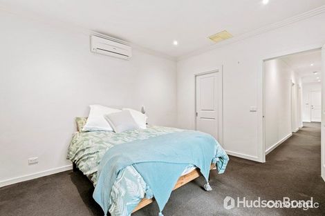 Property photo of 2/27 Thea Grove Doncaster East VIC 3109