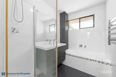 Property photo of 9 Hibiscus Drive Centenary Heights QLD 4350