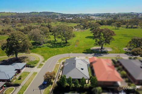 Property photo of 21 Horsley Crescent Doreen VIC 3754