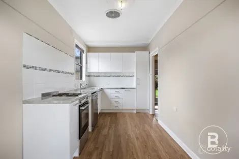 Property photo of 1 Clematis Avenue Wendouree VIC 3355