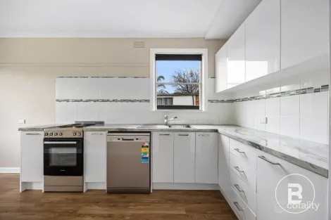 Property photo of 1 Clematis Avenue Wendouree VIC 3355