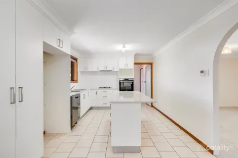 Property photo of 3 Millicent Court Centenary Heights QLD 4350