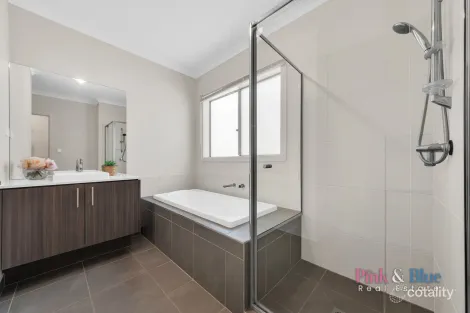 Property photo of 19 Bellview Drive Rockbank VIC 3335