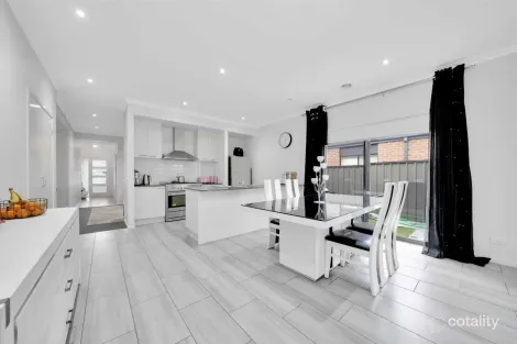 Property photo of 2 Tomago Street Tarneit VIC 3029