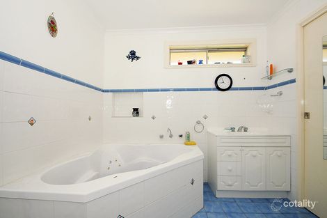 Property photo of 2 Mulberry Crescent Frankston North VIC 3200