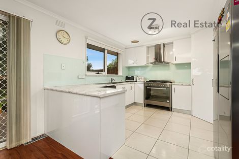 Property photo of 21 Nareen Avenue Endeavour Hills VIC 3802