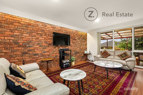 Property photo of 21 Nareen Avenue Endeavour Hills VIC 3802