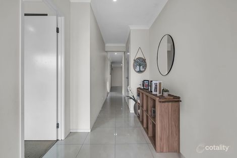 Property photo of 17 Blackhazel Crescent Clyde North VIC 3978